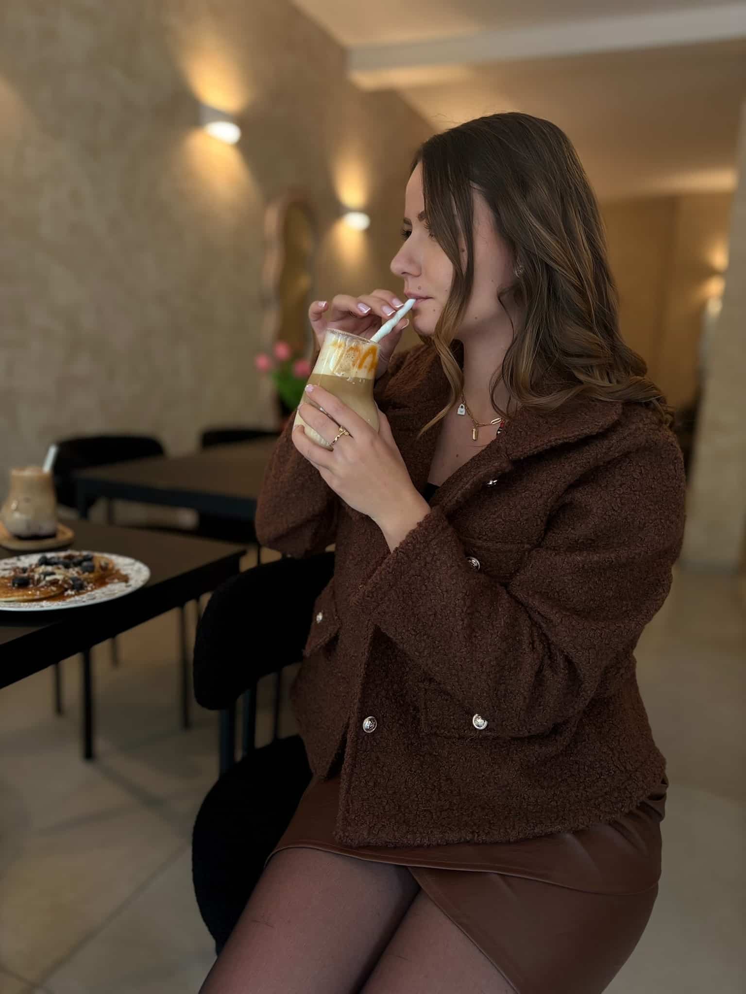 Veste marron à boutons dorés AMBRE