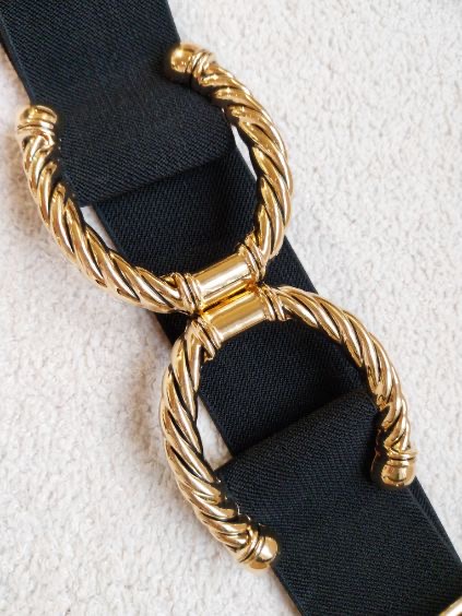 Ceinture noire boucle torsadée dorée