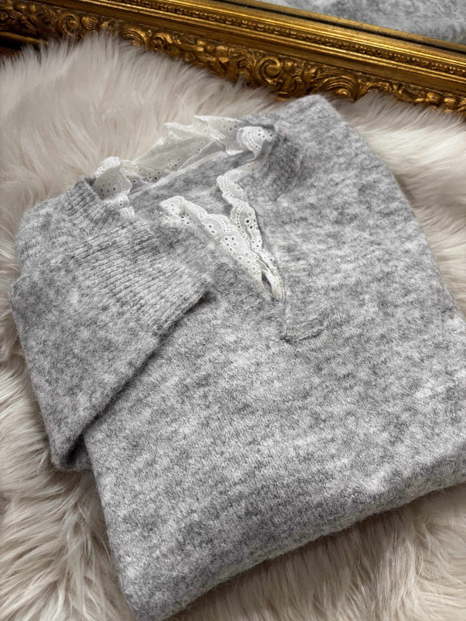 Pull doux avec dentelle VICTORIA gris